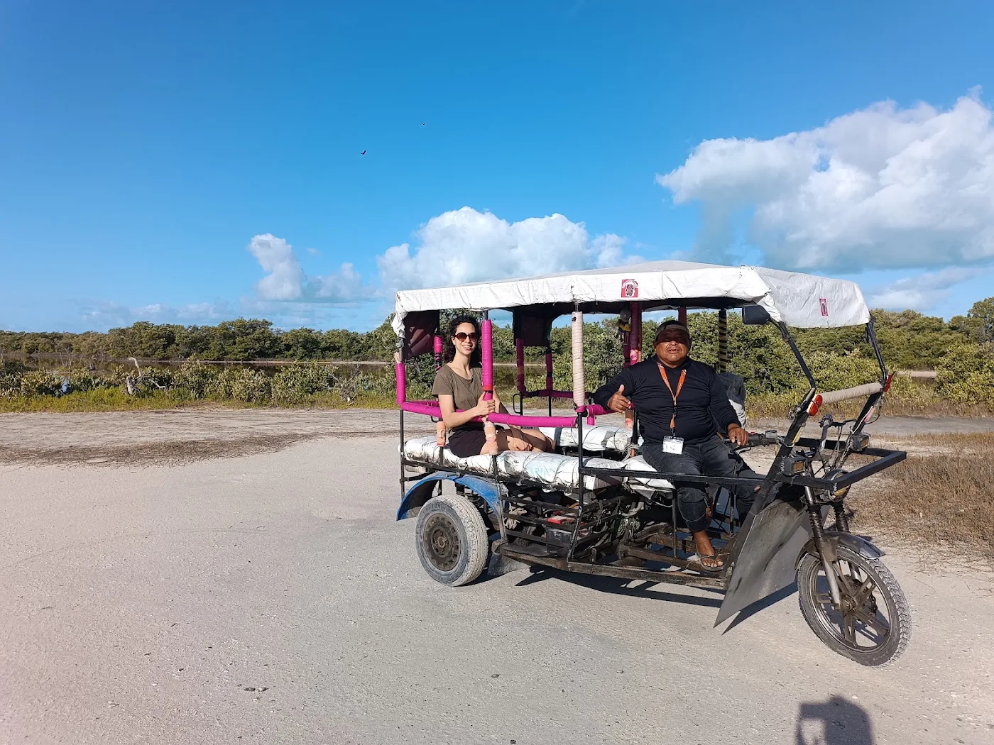 Recorrido en moto-taxi por los manglares